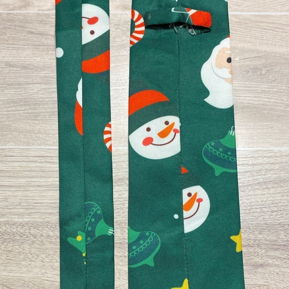 Holiday Green Santa Tie for Men - Picture 4 of 12